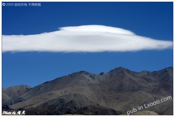 天然UFO，其实是西藏阿里地区上空的蓝天白云…