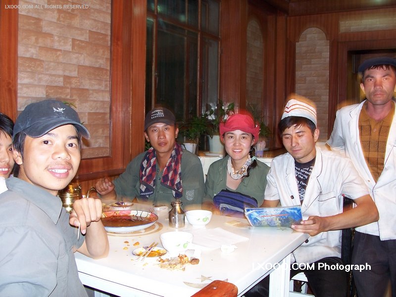 2005年八月，在石头城塔什库尔干吃饭