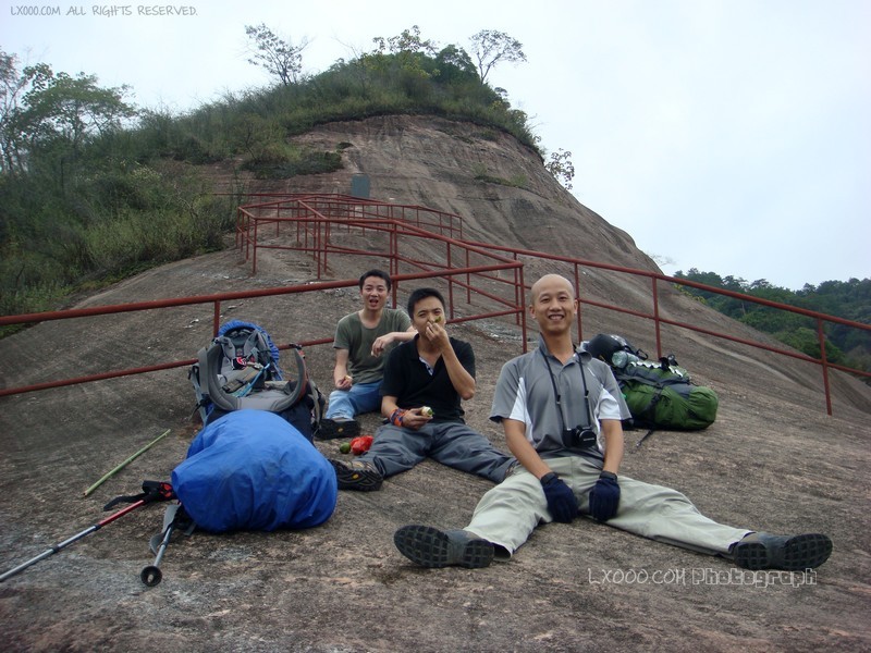 丹霞山白寨天梯之顶合影（山奇、德少和摩凝）