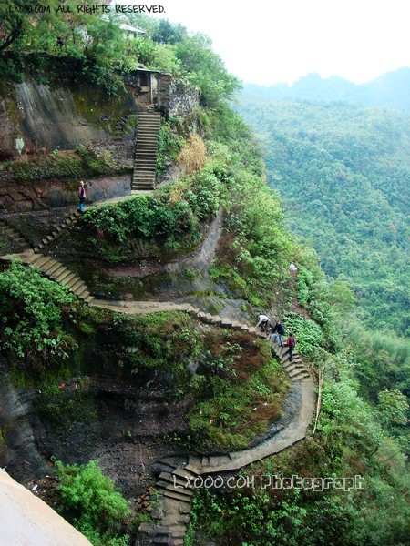 丹霞山五仙岩的石阶路